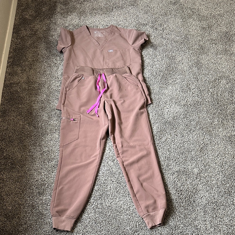 Figs Women's Smokey Taupe Set